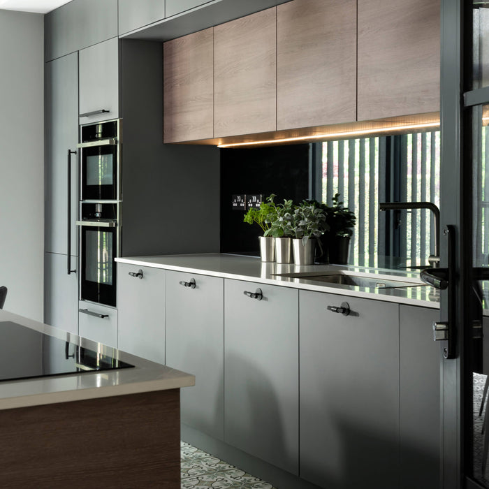 T-BAR / PLATE / CROSS - Lifestyle 3