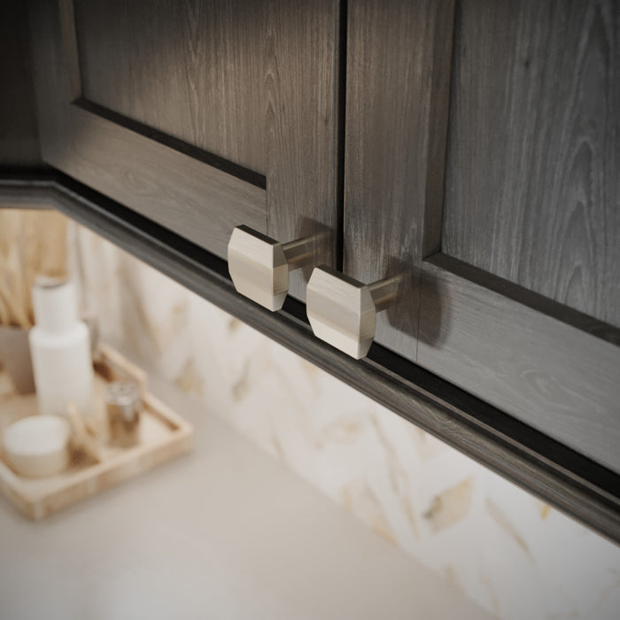 Elements William 1-1/4" Length Square Knob